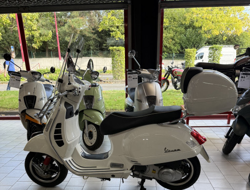 VESPA GTS 300 