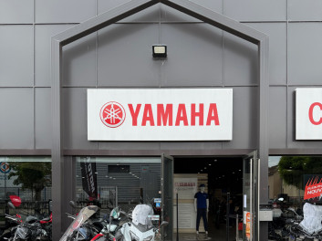 YAMAHA TRACER 7