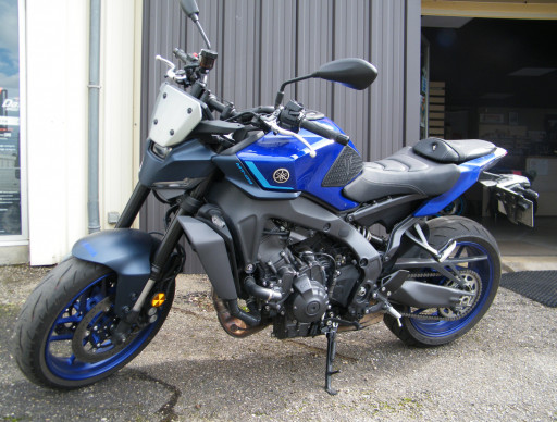 moto YAMAHA MT-09 roadster