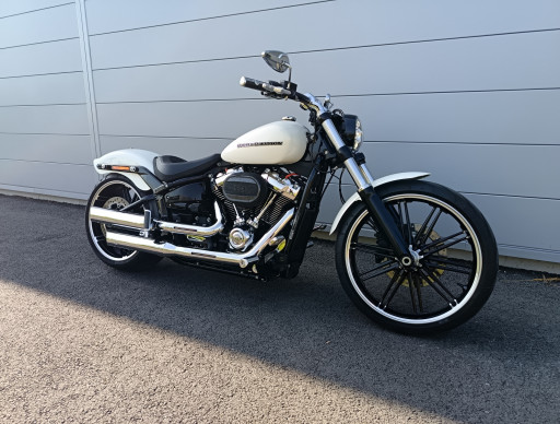 HARLEY-DAVIDSON SOFTAIL BREAKOUT 1868