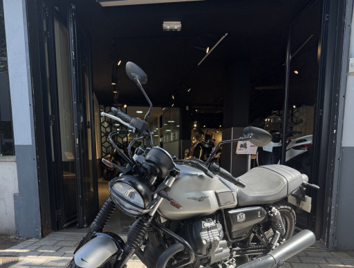MOTO GUZZI V7 STONE