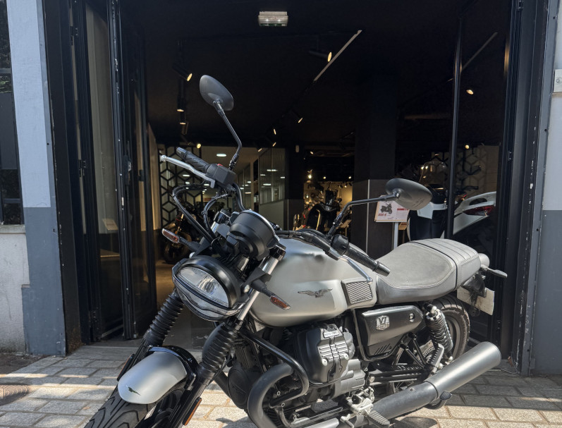 MOTO GUZZI V7 STONE