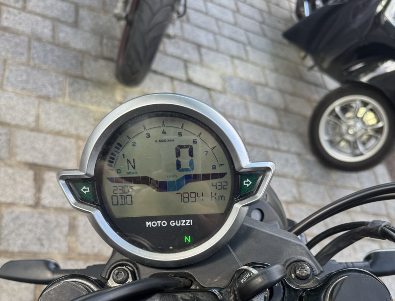 MOTO GUZZI V7 STONE