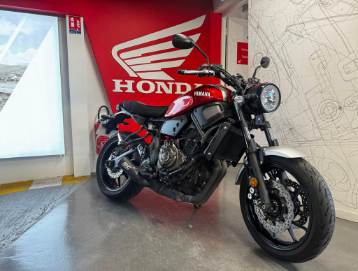YAMAHA XSR 700 ABS BRIDEE A2 - 114€/MOIS*