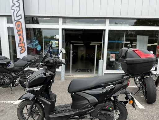 YAMAHA RayZR 125