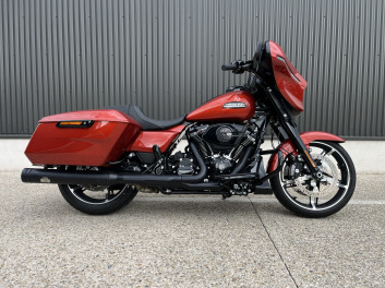 HARLEY-DAVIDSON TOURING STREET GLIDE 1923
