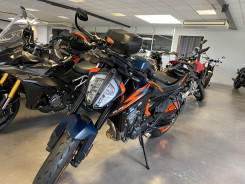 KTM 890 DUKE R