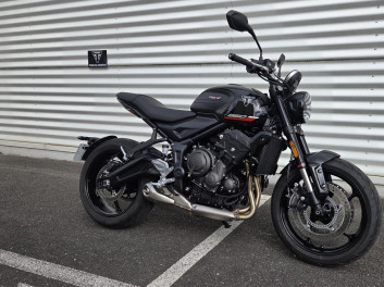 TRIUMPH TRIDENT 660