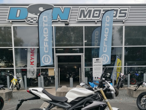 TRIUMPH STREET TRIPLE 675