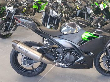 KAWASAKI NINJA 400 (Full équipée)