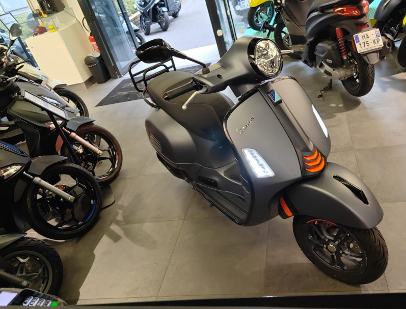 VESPA GTS SUPER SPORT 125