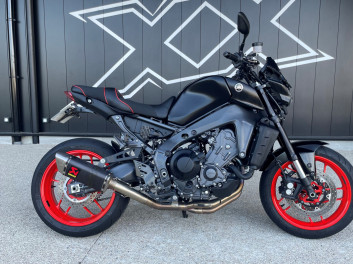 YAMAHA MT09  MT 09 AKRAPOVIC