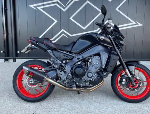 YAMAHA MT09  MT 09 AKRAPOVIC