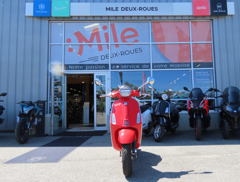 VESPA Primavera Elettrica 50 - RED EDITION