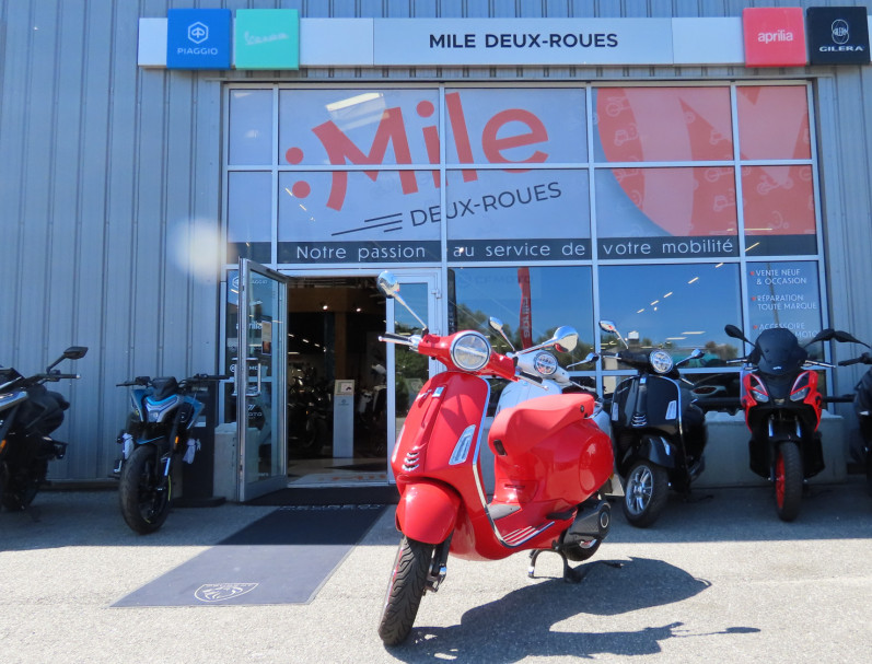 VESPA Primavera Elettrica 50 - RED EDITION