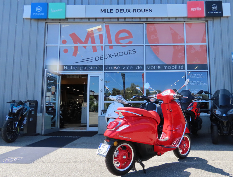 VESPA Primavera Elettrica 50 - RED EDITION
