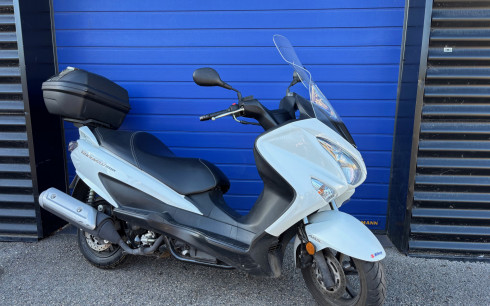 SUZUKI BURGMAN 200 ABS TOP CASE + BULLE HAUTE