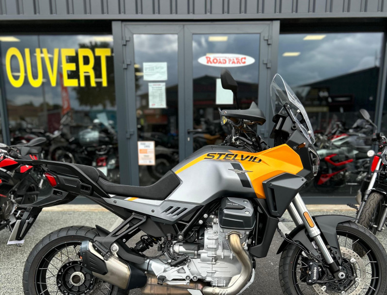 MOTO GUZZI STELVIO 1100 Giallo Savana