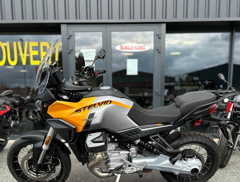 MOTO GUZZI STELVIO 1100 Giallo Savana