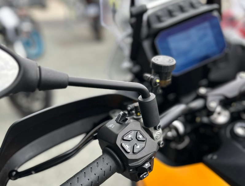 MOTO GUZZI STELVIO 1100 Giallo Savana