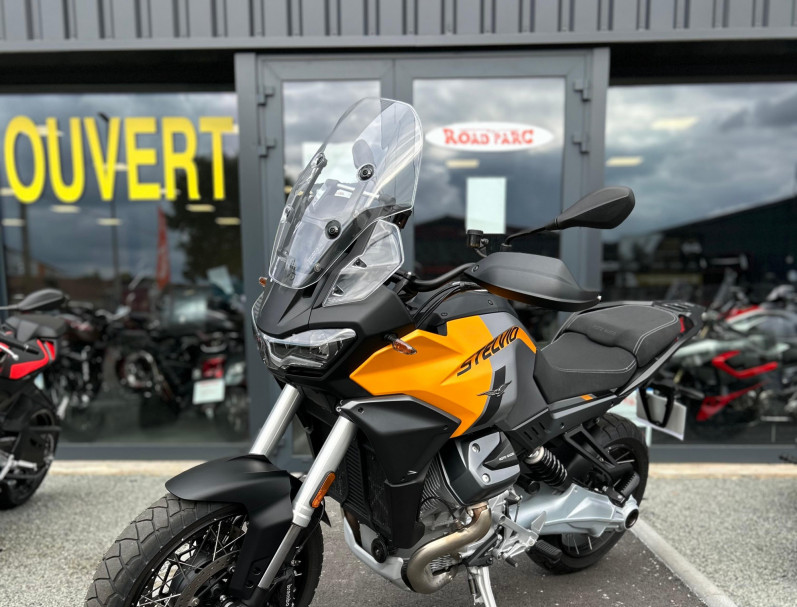MOTO GUZZI STELVIO 1100 Giallo Savana