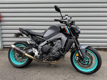 YAMAHA MT-09 AKRAPOVIC 