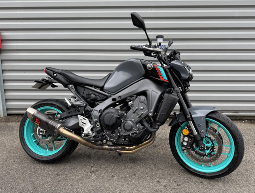 YAMAHA MT-09 AKRAPOVIC 