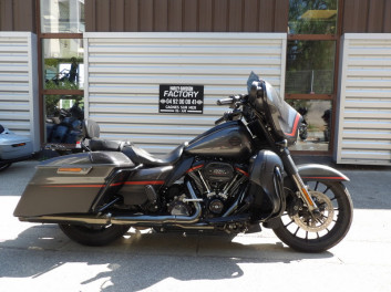HARLEY-DAVIDSON TOURING STREET GLIDE 1923 CVO 