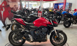 HONDA HORNET 1000 2025 Pack Showroom