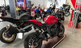 HONDA HORNET 1000 2025 Pack Showroom