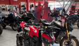 HONDA HORNET 1000 2025 Pack Showroom