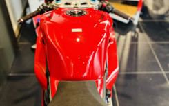 DUCATI PANIGALE V4S / V4 S / V 4S / V 4 S COMME NEUVE
