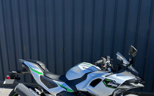 KAWASAKI Ninja 7 Hybrid