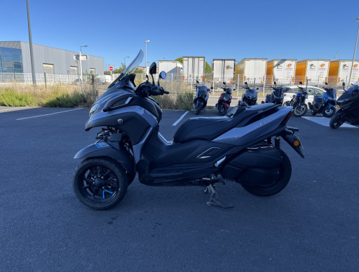 YAMAHA TRICITY 300