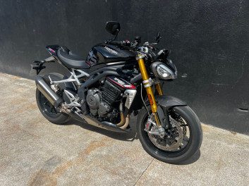 TRIUMPH SPEED TRIPLE 1200 RS