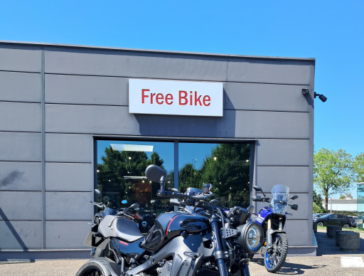 YAMAHA XSR 900