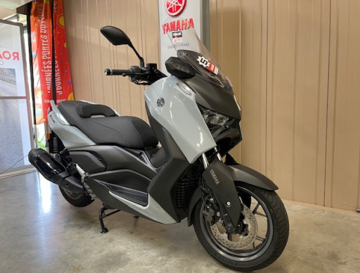 YAMAHA XMAX 300 TECH MAX +