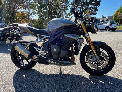 TRIUMPH SPEED TRIPLE 1200 RS