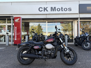 HYOSUNG GV125S-EVO COLORIS NOIR / ROUGE