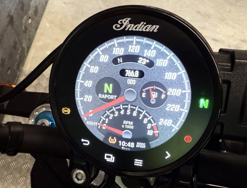 INDIAN FTR 1200 R CARBON PREMIUM 700kms!