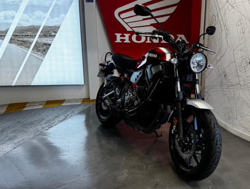 YAMAHA XSR 700 ABS BRIDEE A2 / DEPOT VENTE