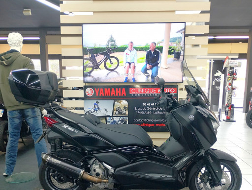 YAMAHA XMAX 300 TECHMAX AKRAPOVIC GARANTIE 12MOIS