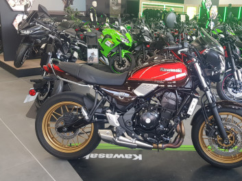 KAWASAKI Z650 RS (RABAISSEE)
