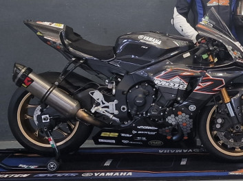 YAMAHA YZF 1000 R1 60TH