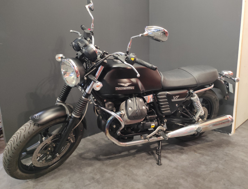 MOTO GUZZI V7 STONE