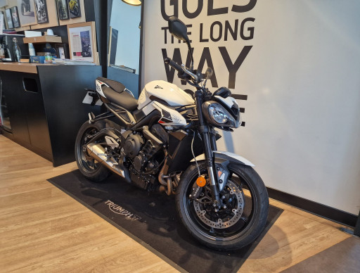 TRIUMPH STREET TRIPLE 765 R  BRIDEE A2  1200KMS 10/24