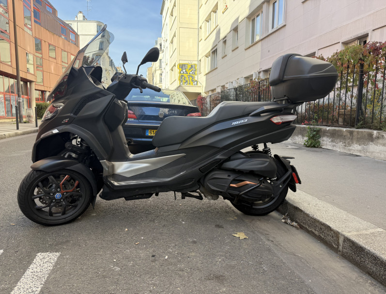 PIAGGIO MP3 530 CC HPE EXCLUSIVE GARANTIE 36 MOIS NOIR MAT TRES BON ETAT CRIT