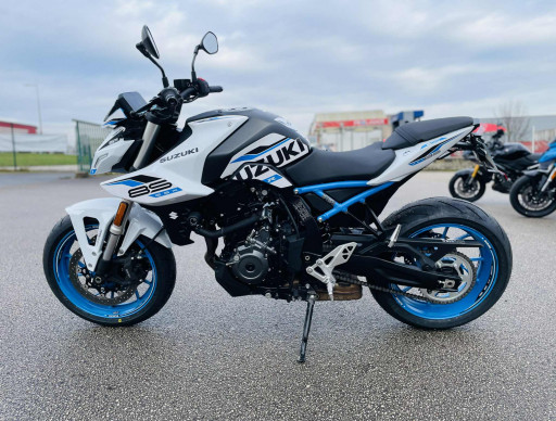 SUZUKI GSX-8S