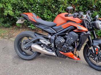ROADSTER TRIUMPH STREET TRIPLE 765 R MOTORS 54