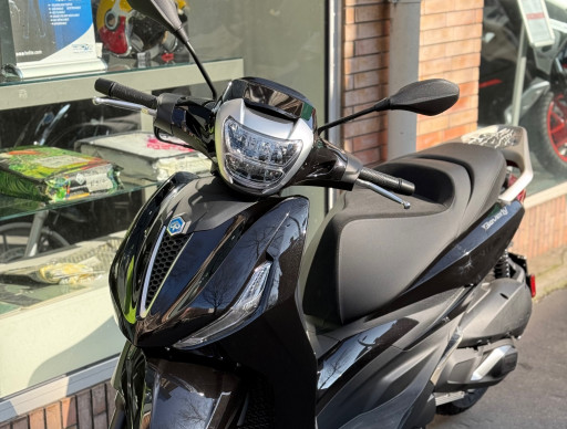 PIAGGIO BEVERLY 300 NEUF GARANTIE 5 ANS LIVRAISON POSSIBLE